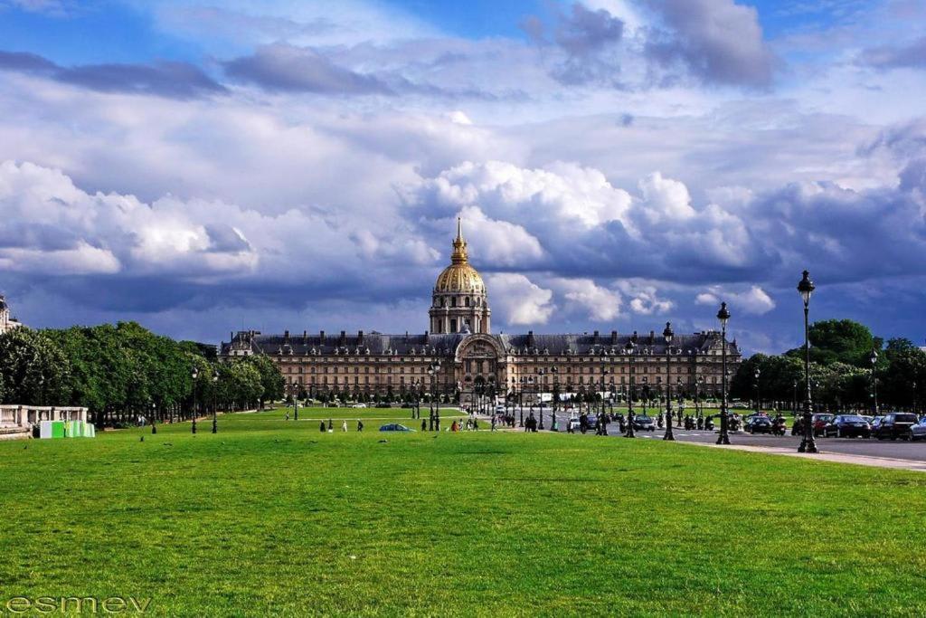 Апартаменты Modernized Studio - Meters From The Invalides Gardens Париж Экстерьер фото