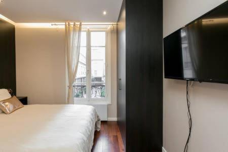 Апартаменты Modernized Studio - Meters From The Invalides Gardens Париж Экстерьер фото