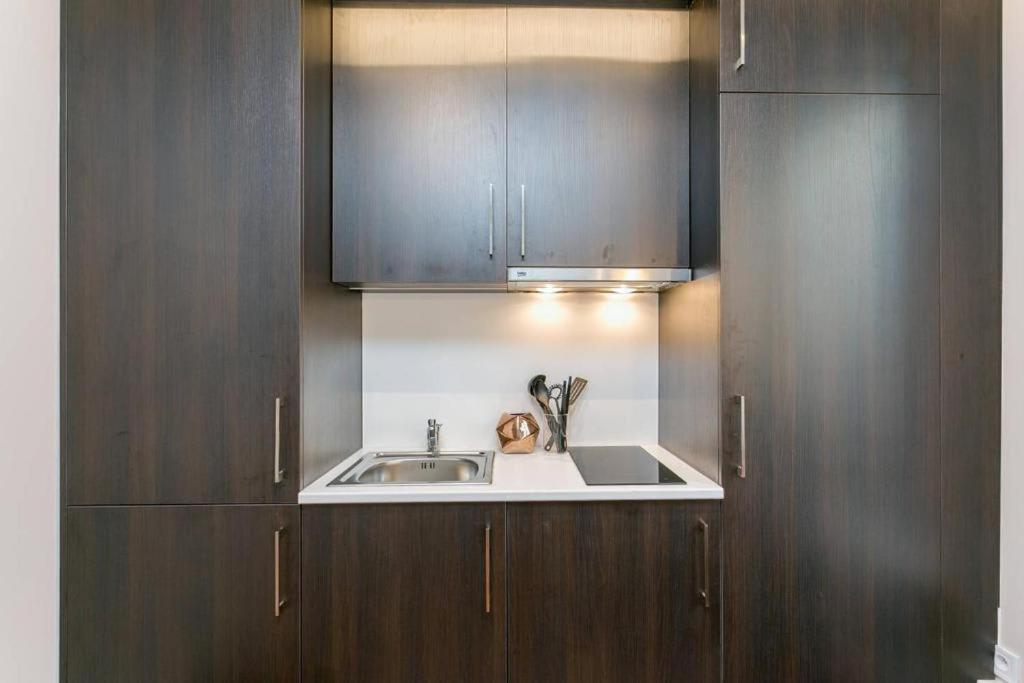 Апартаменты Modernized Studio - Meters From The Invalides Gardens Париж Экстерьер фото